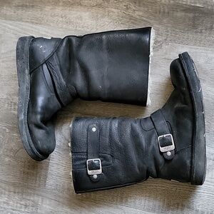 Size 8 Ugg Kensington Sutter boots